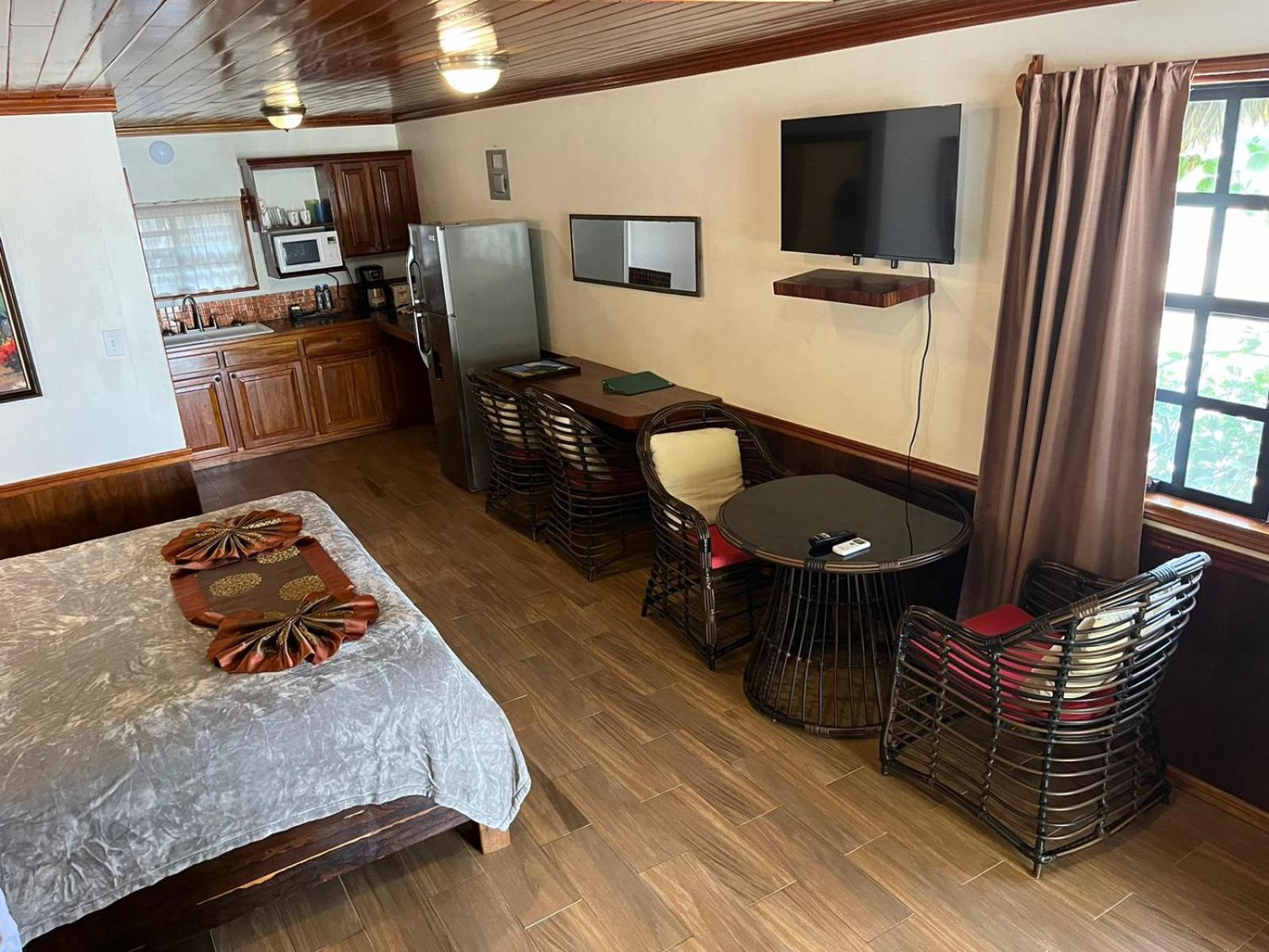 Captain Morgan'S Retreat San Pedro  Eksteriør billede
